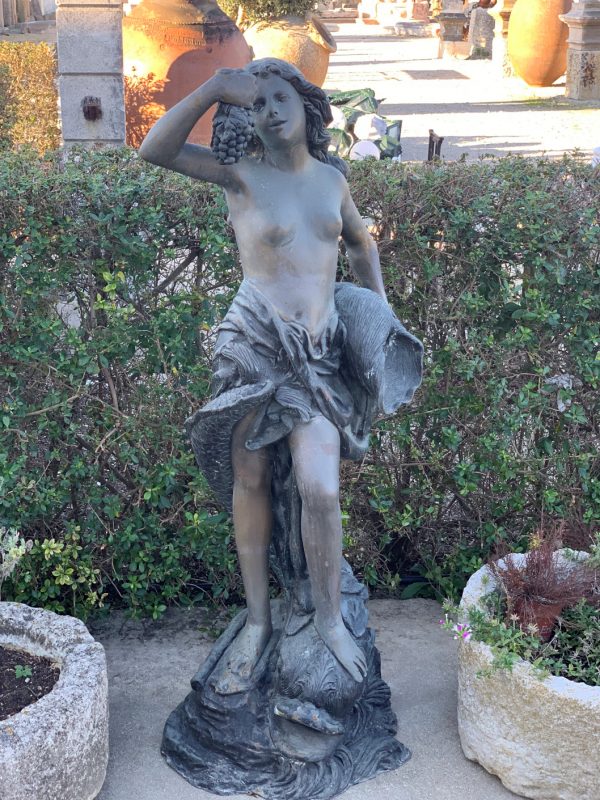 Estátua em Bronze - Menina com Uvas