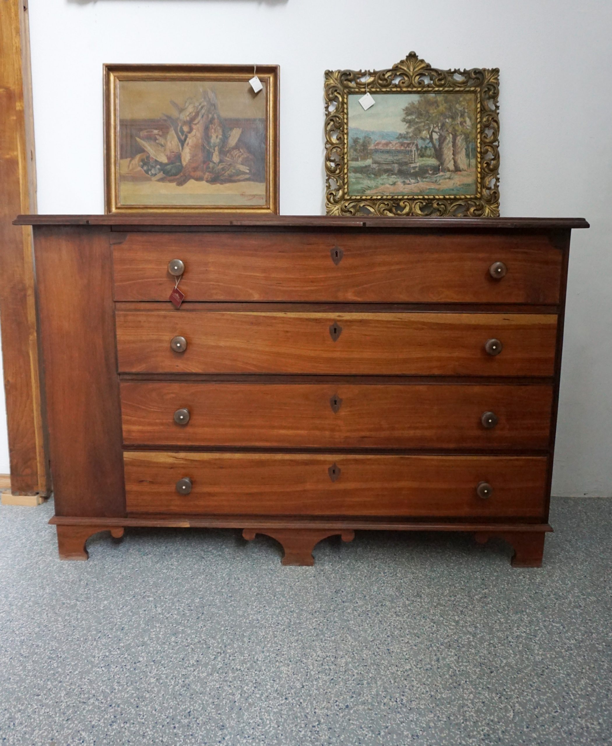 Chest of drawers