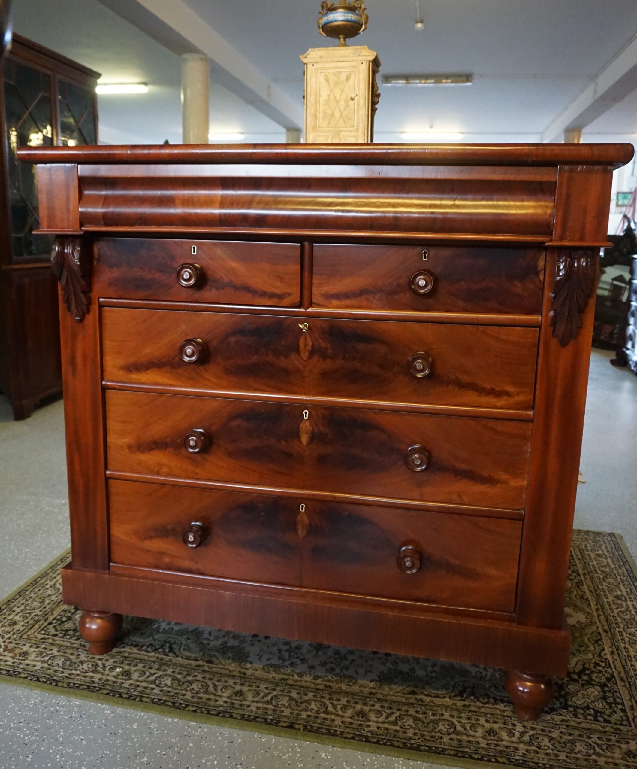 Chest of drawers