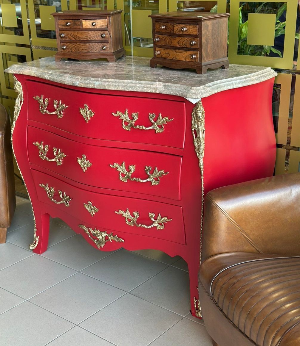 Chest of drawers