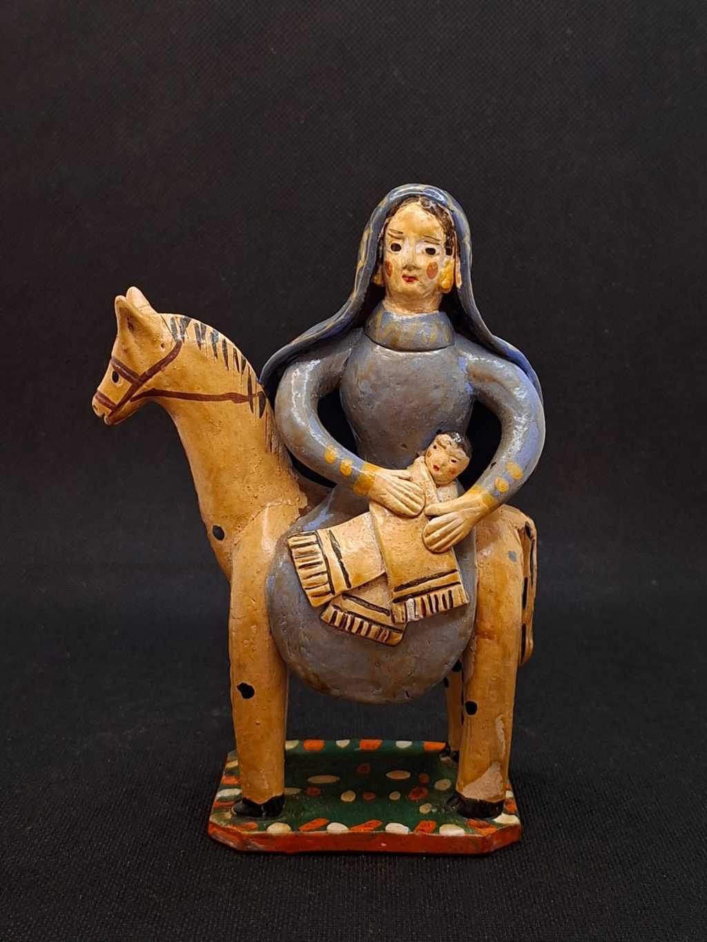 Mulher c/ menino a cavalo