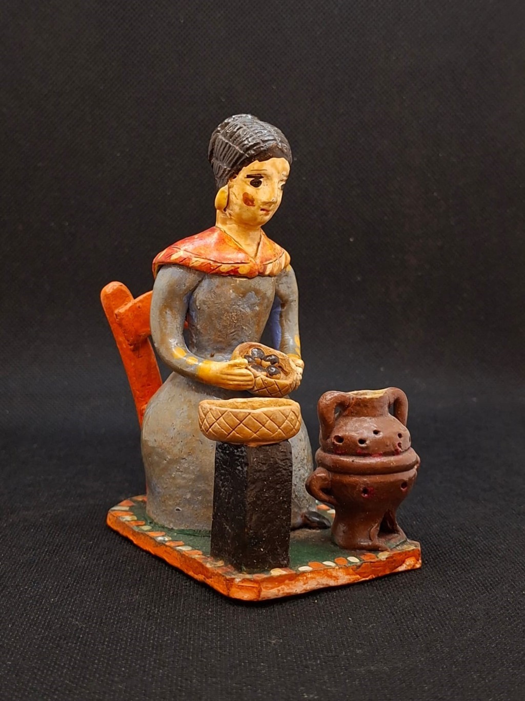 Mulher a assar castanhas