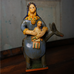 Mulher com menino a cavalo