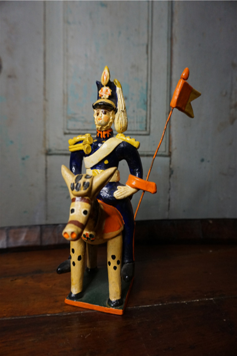 Soldado com bandeira a cavalo