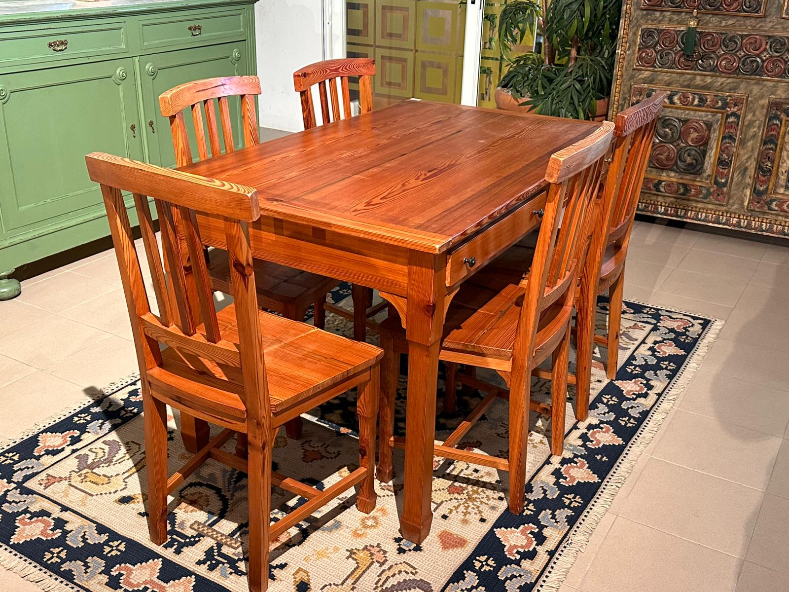 Table set with 5 chairs