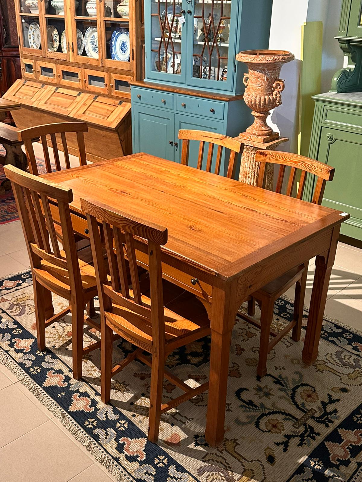 Table set with 5 chairs