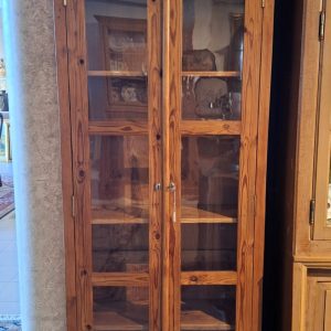 Narrow cabinet