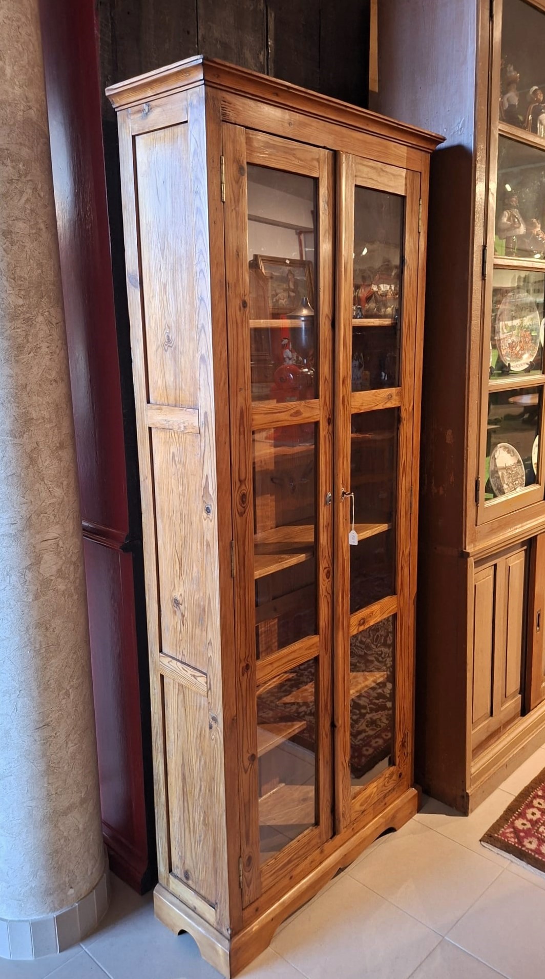 Narrow cabinet