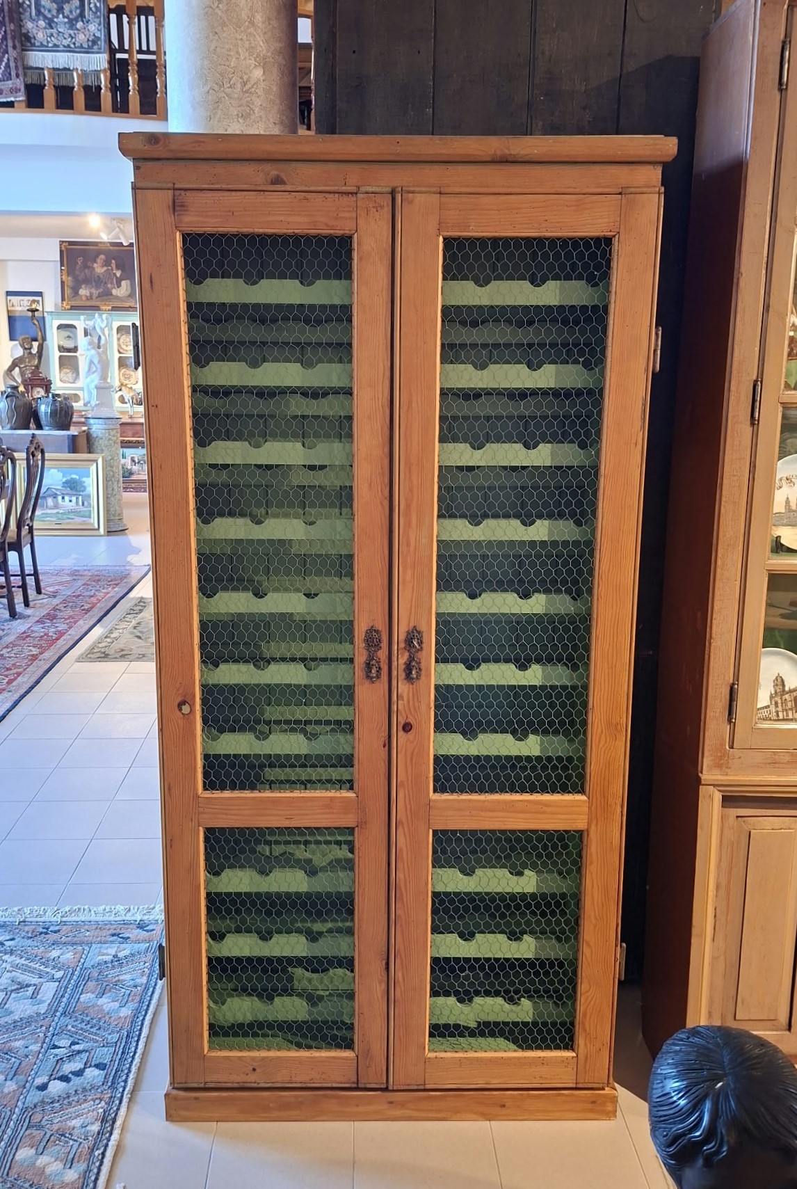 Wine cabinet