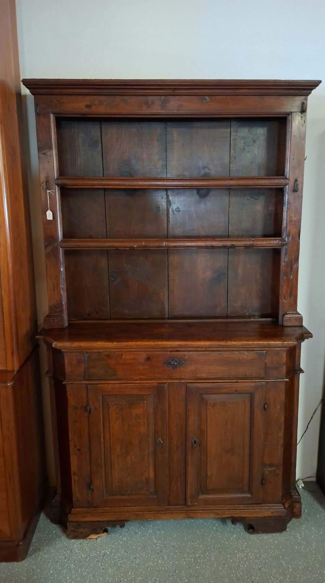 Cabinet with shelves