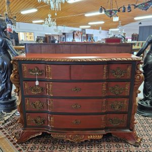 Chest of drawers