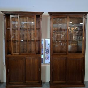 Par de vitrines