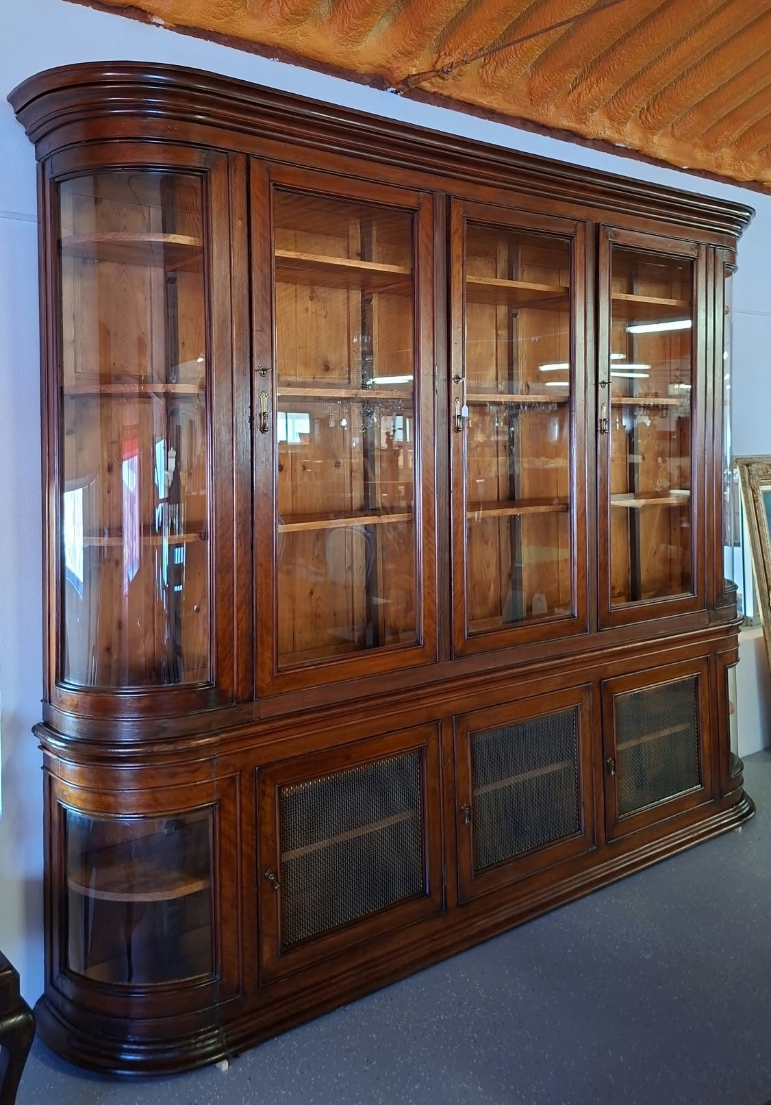 Pharmacy cabinet
